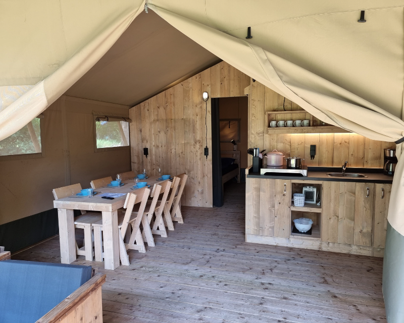 Luxe safaritent met badkamer in Drenthe